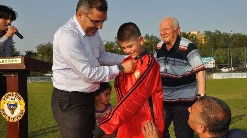Y&uuml;reğir&rsquo;de Yaz Futbol Okulu Başladı