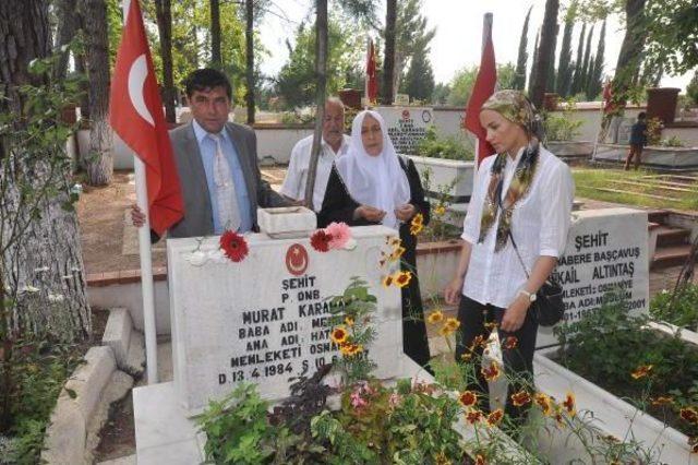 Osmaniye'ye Gelen Hollandalı Bernadette Şehit Nişanlısının Mezarını Ziyaret Etti