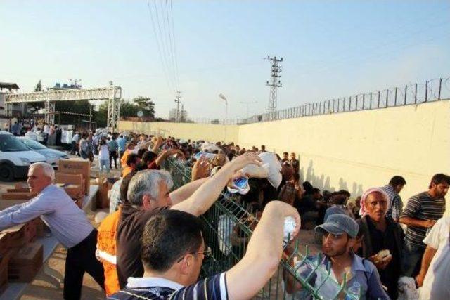 Sınırda Hem Gelmek Isteyen, Hem Gitmek Isteyenler Bekliyor (5)