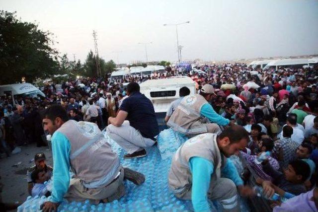 Sınırda Hem Gelmek Isteyen, Hem Gitmek Isteyenler Bekliyor (5)