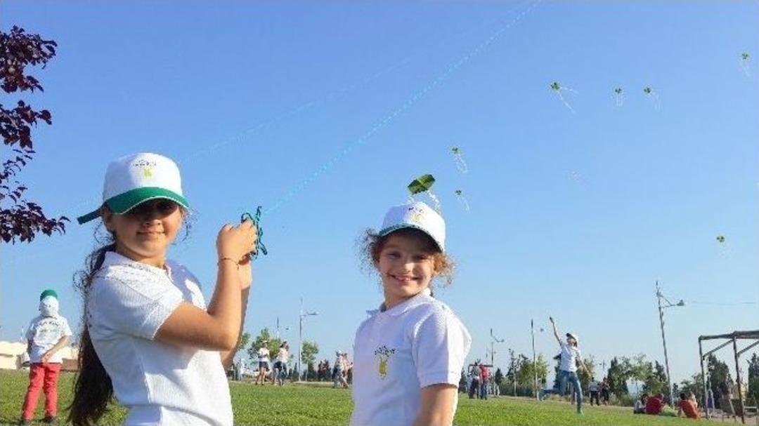 U&ccedil;urtmalarla G&ouml;ky&uuml;z&uuml;n&uuml; Boyadılar