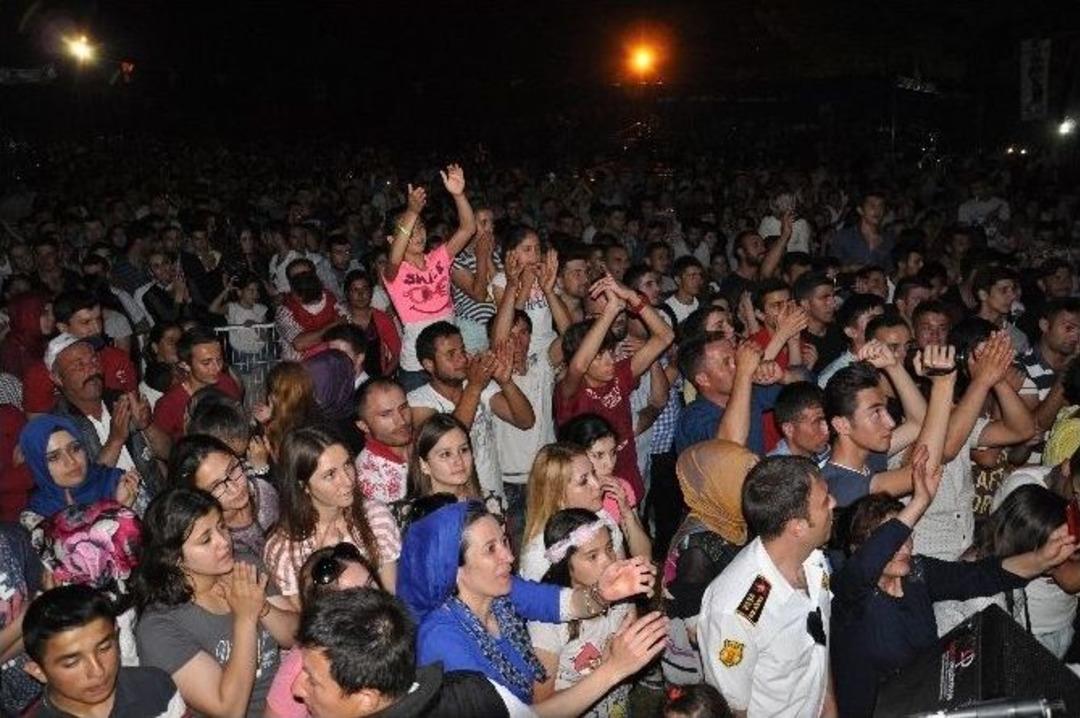 Portekizli Damat Ve Ukraynalı Gelin Y&ouml;r&uuml;k D&uuml;ğ&uuml;n&uuml;yle Evlendi