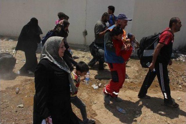 Sınırda Bekleyen Suriyelilerin Ak&ccedil;akale&rsquo;ye Ge&ccedil;işleri 2