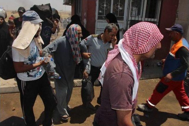 Sınırda Bekleyen Suriyelilerin Ak&ccedil;akale&rsquo;ye Ge&ccedil;işleri 3