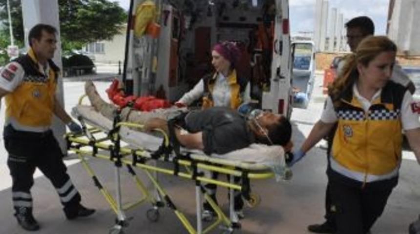 Otları Kesmek İsterken Ayağını Kesti