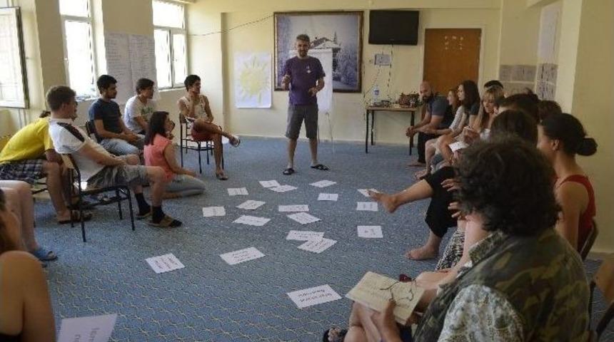 8 &Uuml;lkeden 30 Gen&ccedil; Diyarbakır&rsquo;da