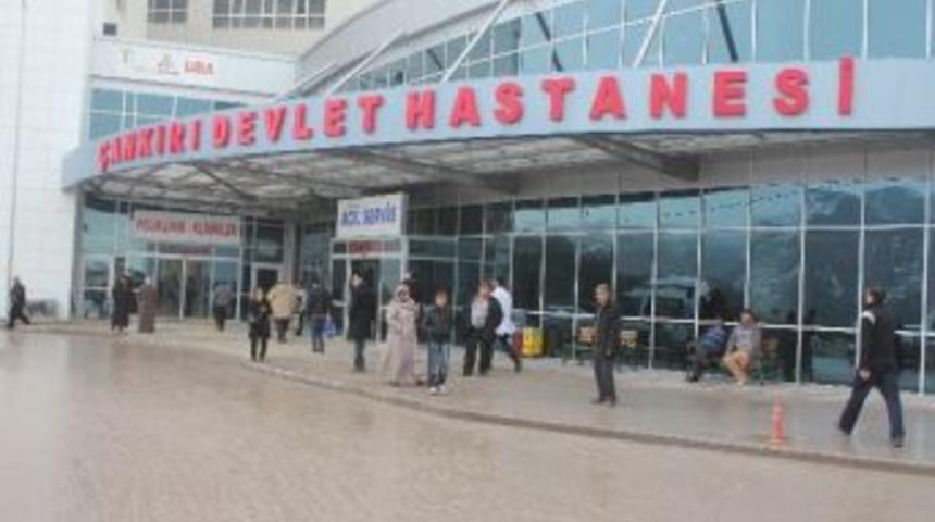 &Ccedil;ankırı&rsquo;da Bı&ccedil;aklı Kavga: 2 Yaralı