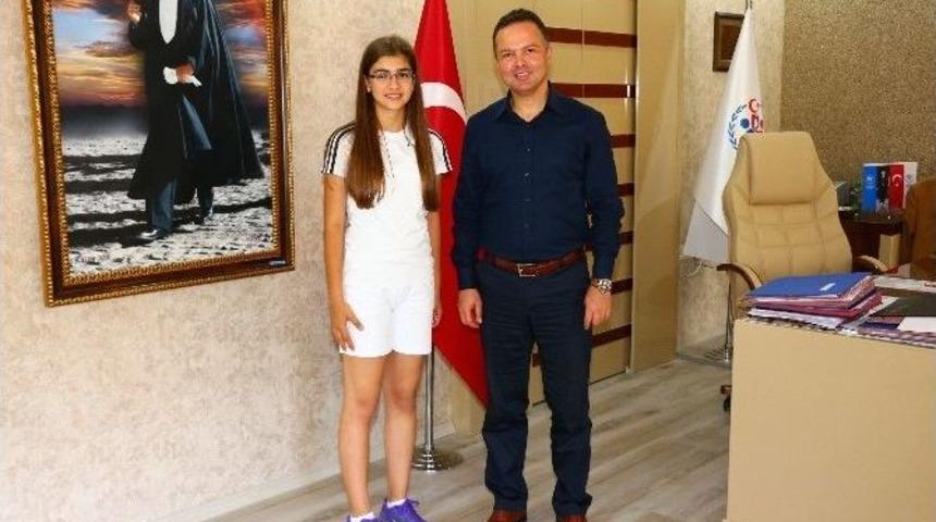 Duman&rsquo;dan T&uuml;rkiye &Uuml;&ccedil;&uuml;nc&uuml;s&uuml;ne &Ouml;d&uuml;l