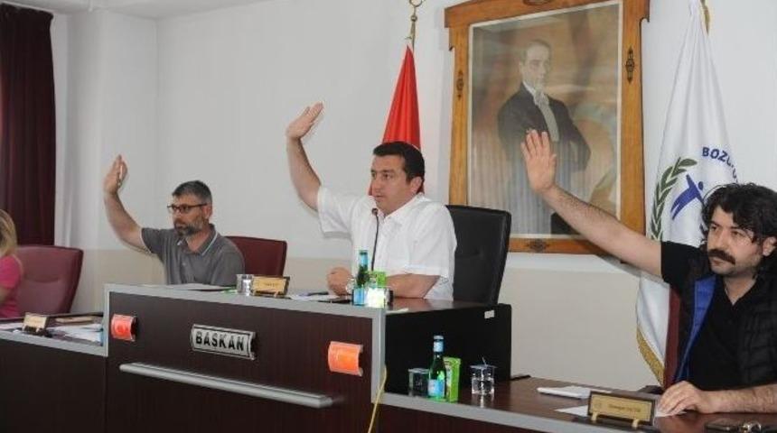 Boz&uuml;y&uuml;k Belediye Meclisi Olağan&uuml;st&uuml; Toplandı