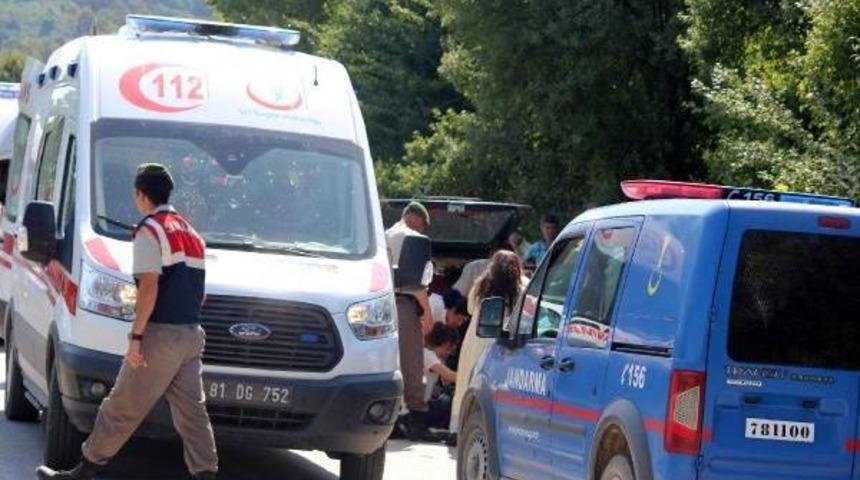 2 Otomobil &Ccedil;arpıştı: 1 &Ouml;l&uuml;, 4 Yaralı