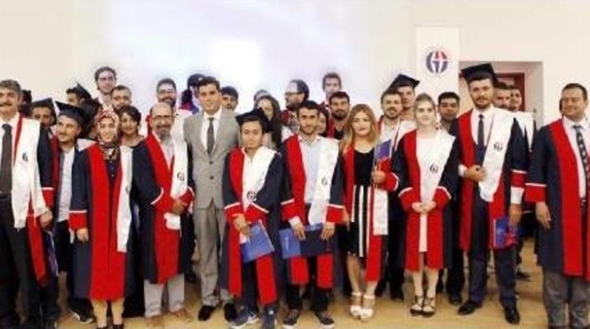Gaziantep &Uuml;niversitesi İletişim Fak&uuml;ltesi'nde Ilk Mezuniyet Heyecanı
