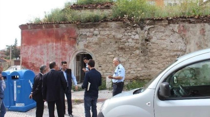 Tarihi Hamamın Kitabesi &Ccedil;alındı