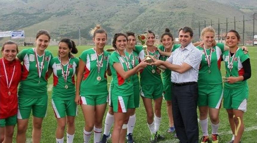 Yahyalı&rsquo;da Ragbi R&uuml;zgarı Esti