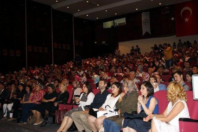 Er&uuml; Edebiyat Fak&uuml;ltesi&rsquo;nde Mezuniyet Sevinci 1