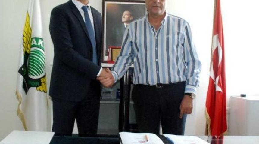 Akhisar'da Arslan Imzayı Attı