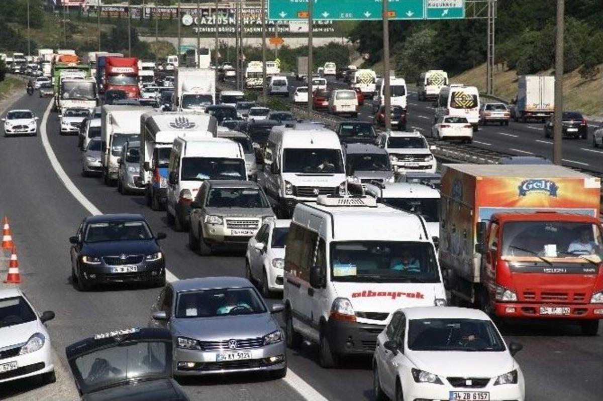 Kaza Ve Hararet Yapan Ara&ccedil;lar Tem&rsquo;i Kilitledi