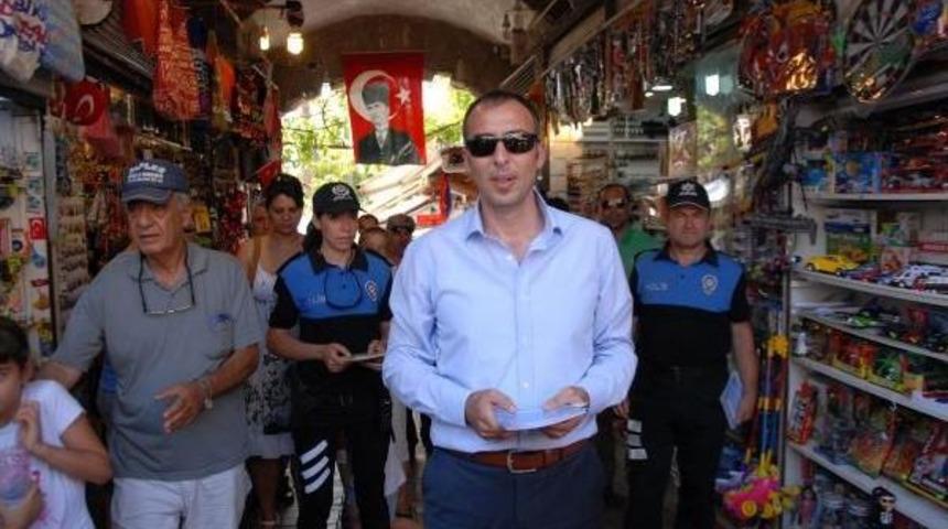 Kuşadası'nda Hanut&ccedil;uluk Yapan Yandı