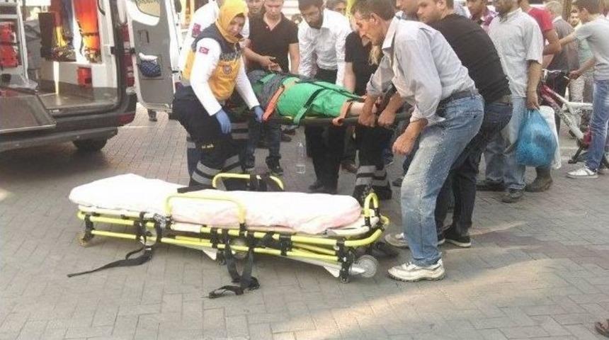 Yaralı Kadının C&uuml;zdanını &Ccedil;aldılar