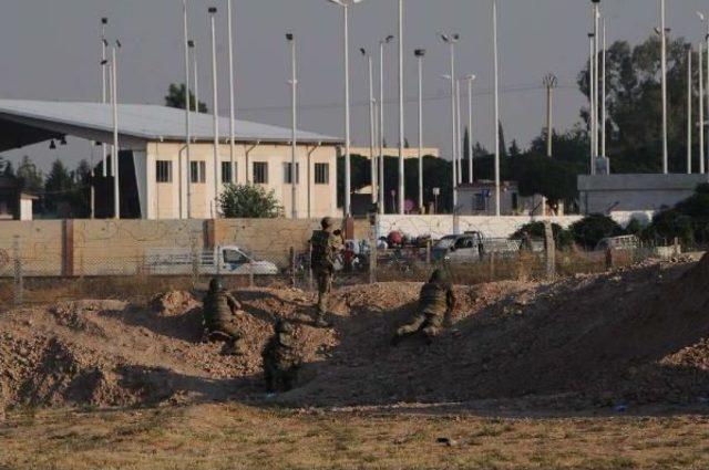 Sınırda Hem Gelmek Isteyen, Hem Gitmek Isteyenler Bekliyor (9)