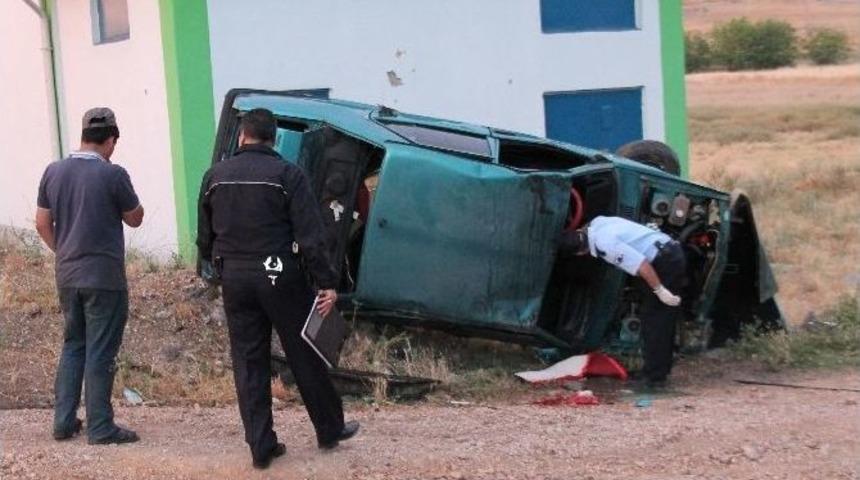 Elazığ&rsquo;da Otomobil Takla Attı: 1 &Ouml;l&uuml;, 2 Yaralı