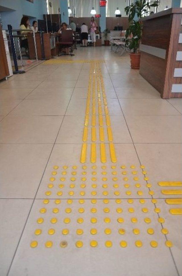 Kuşadası Belediyesi Hizmet Binası&rsquo;nda Engelliler İ&ccedil;in D&uuml;zenleme 1