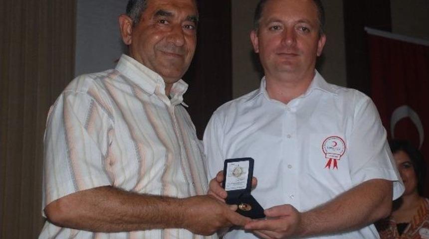 Kızılaydan Rekortmen Kan Bağış&ccedil;ılarına Anlamlı &Ouml;d&uuml;l