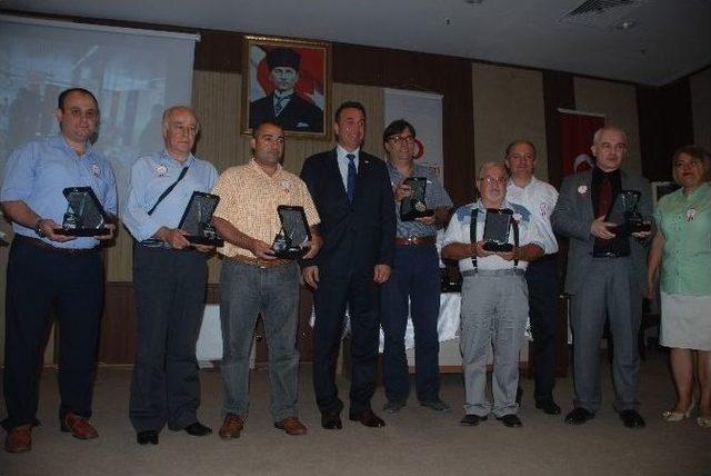 Kızılaydan Rekortmen Kan Bağışçılarına Anlamlı Ödül 1