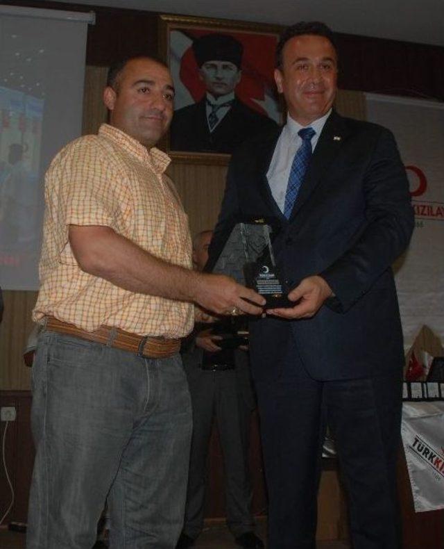 Kızılaydan Rekortmen Kan Bağışçılarına Anlamlı Ödül 2