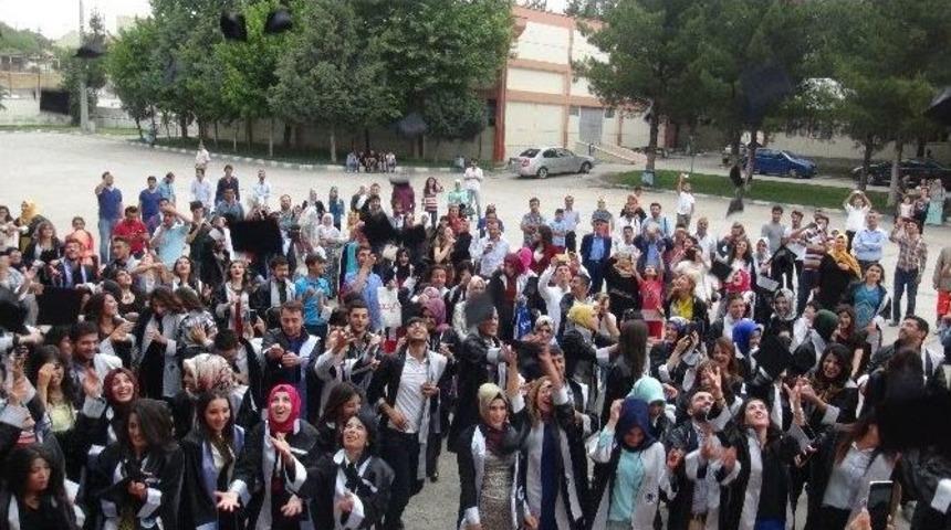 Mezun &Ouml;ğrenciler Kep Attı