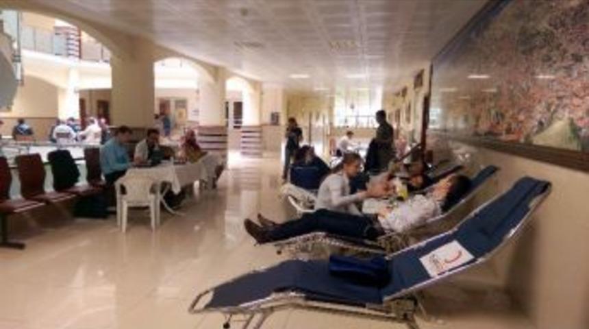 Adliye Personelinden Kan Bağışı Kampanyasına Destek