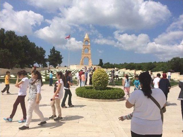 Bartınlı Çanakkale Şehitlerinin Torunları Dedelerinin Mezarlarında