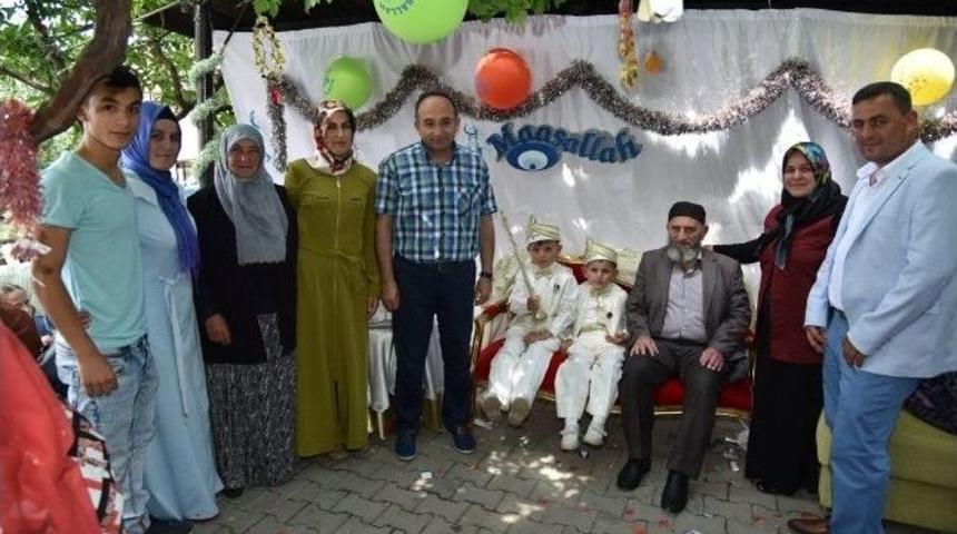 Başkan &Uuml;z&uuml;lmez, Kartepeliler&rsquo;in Mutluluklarına Ortak Oldu