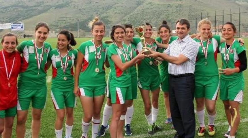 Kadınlar Ulusal Ragbi Turnuvası'nı Karşıyaka Starları Kazandı