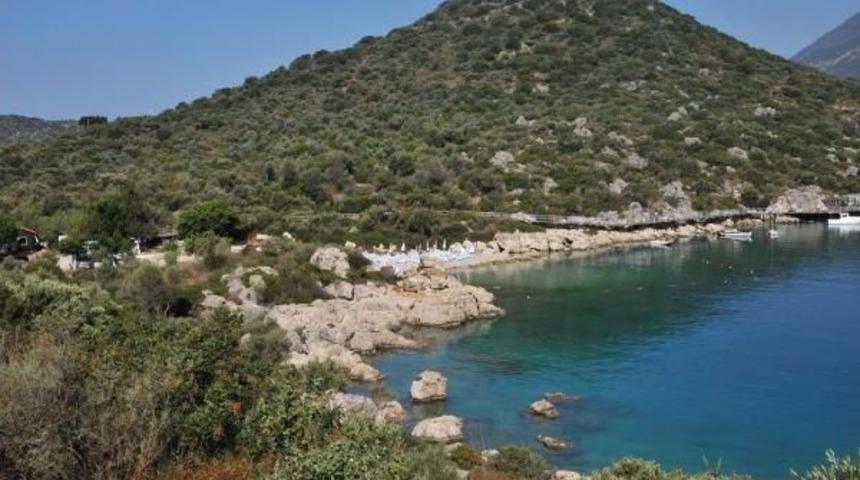 El Değmemiş Plaja Beton D&ouml;k&uuml;l&uuml;p Doğal Taş D&ouml;şenecek