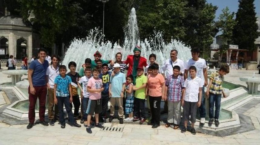 Ey&uuml;p&rsquo;te Ramazan Ayında &Ccedil;ocuklar Unutulmadı