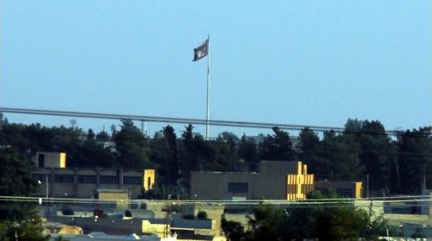 Tel Abyad&rsquo;daki Işid Bayrağı İndirildi