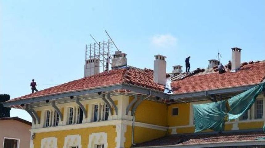 Tarihi Istasyonda &Ouml;l&uuml;me Meydan Okuyorlar