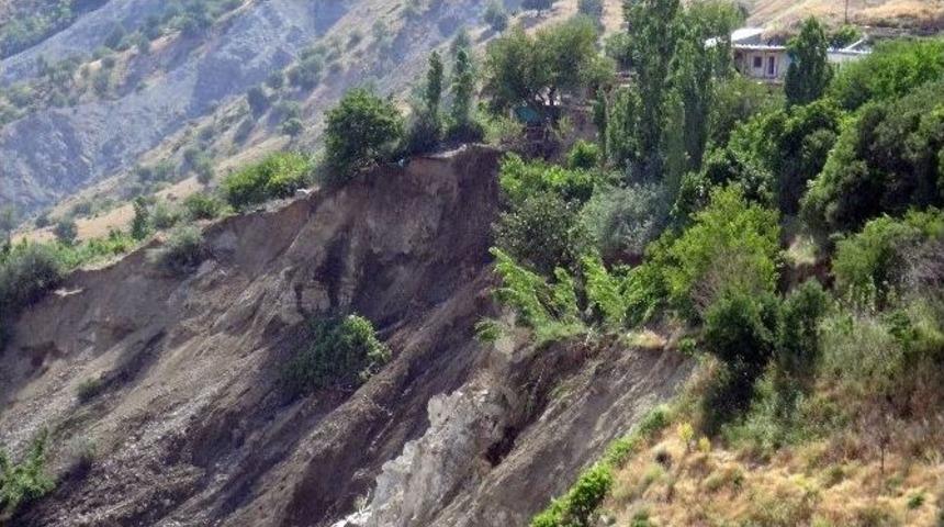 Doğanşehir&rsquo;de Heyelanın Yaraları Sarılıyor