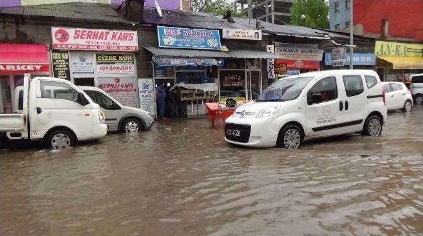 Kars&rsquo;ta Sağanak Yağmur