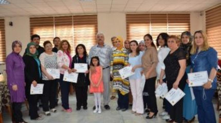 Kadın K&uuml;lt&uuml;r Ve Spor Merkezi&rsquo;nde 41 Kişi Belge Aldı