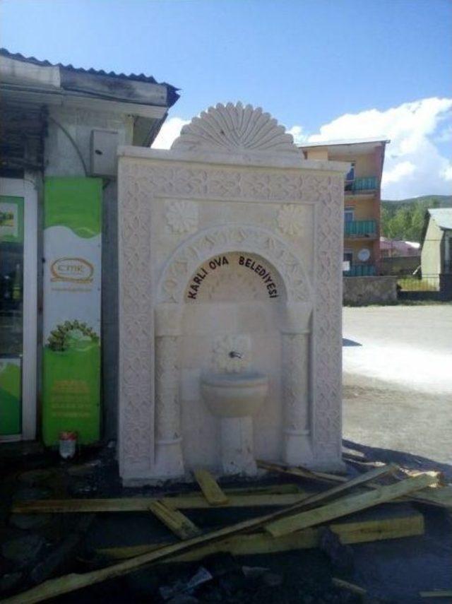 Karlıova&rsquo;da Otob&uuml;s Durakları Ve &Ccedil;eşmeler Yapıldı 1