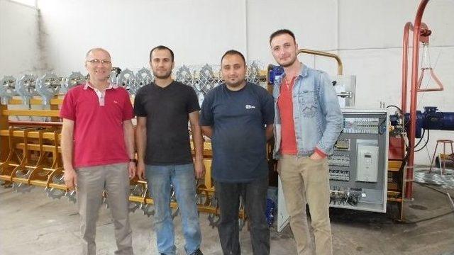 Burhaniyeli Makine Teknisyeni Ürettiği Tel Örme Makinelerini Dünyaya İhraç Ediyor