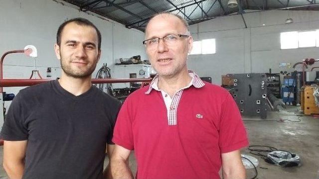 Burhaniyeli Makine Teknisyeni Ürettiği Tel Örme Makinelerini Dünyaya İhraç Ediyor