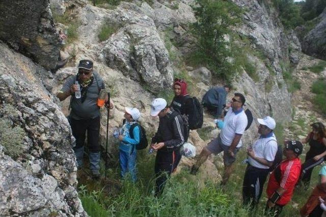 Beyşehir’de Çamlık Mağaraları Yürüyüşü Gerçekleştirildi