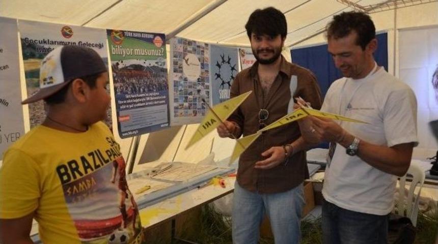 Model U&ccedil;ak At&ouml;lyesine Yoğun İlgi