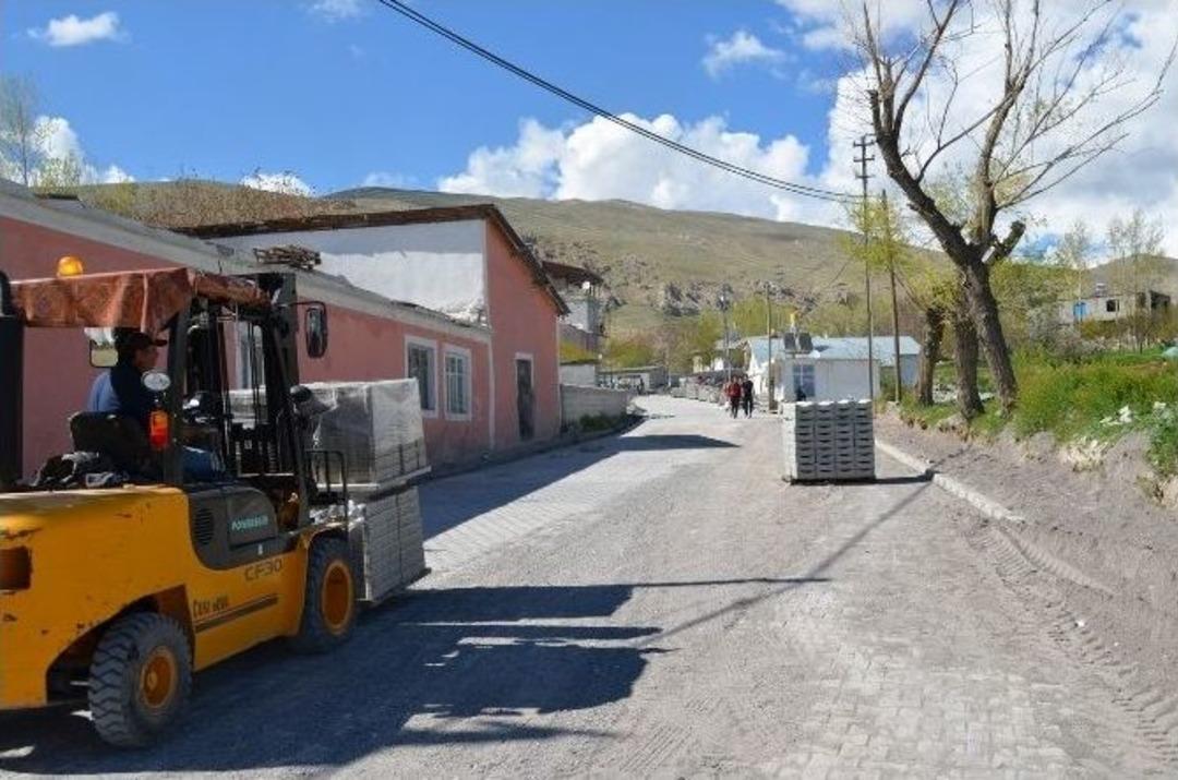 Adilcevaz Belediyesi &Ccedil;alışmalarını Aralıksız S&uuml;rd&uuml;r&uuml;yor