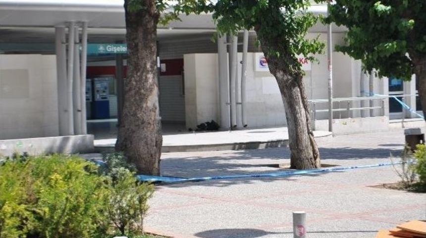 Durakta Unutulan Valiz Korkuttu