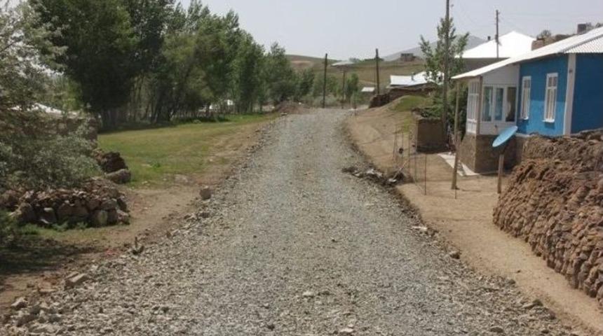 &Ouml;zalp Belediyesi&rsquo;nin Başlattığı 1. Grup Yol Yapım &Ccedil;alışmalarında Sona Gelindi