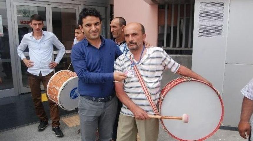 İzmit&rsquo;te Davulculara Kimlik Verildi