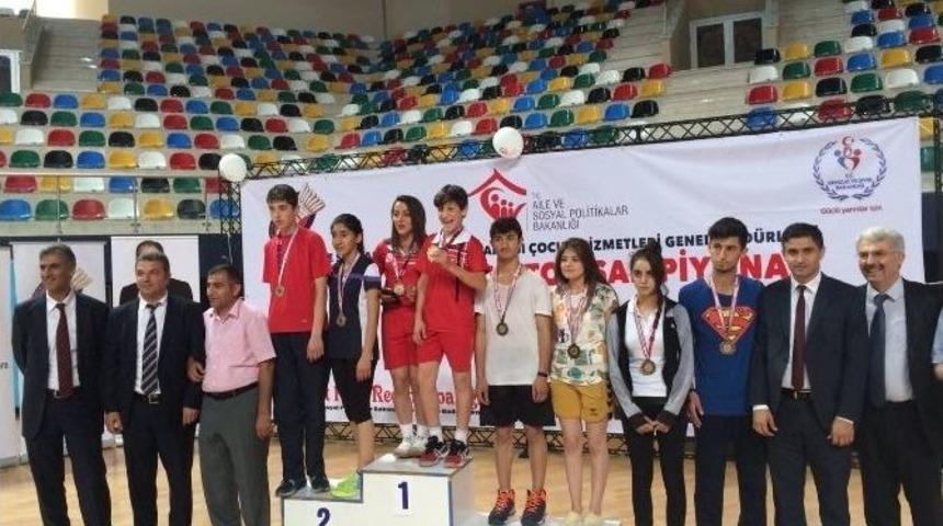 T&uuml;rkiye Badminton Şampiyonası&rsquo;nda, Erzurumlu Sporcular Madalya Aldı